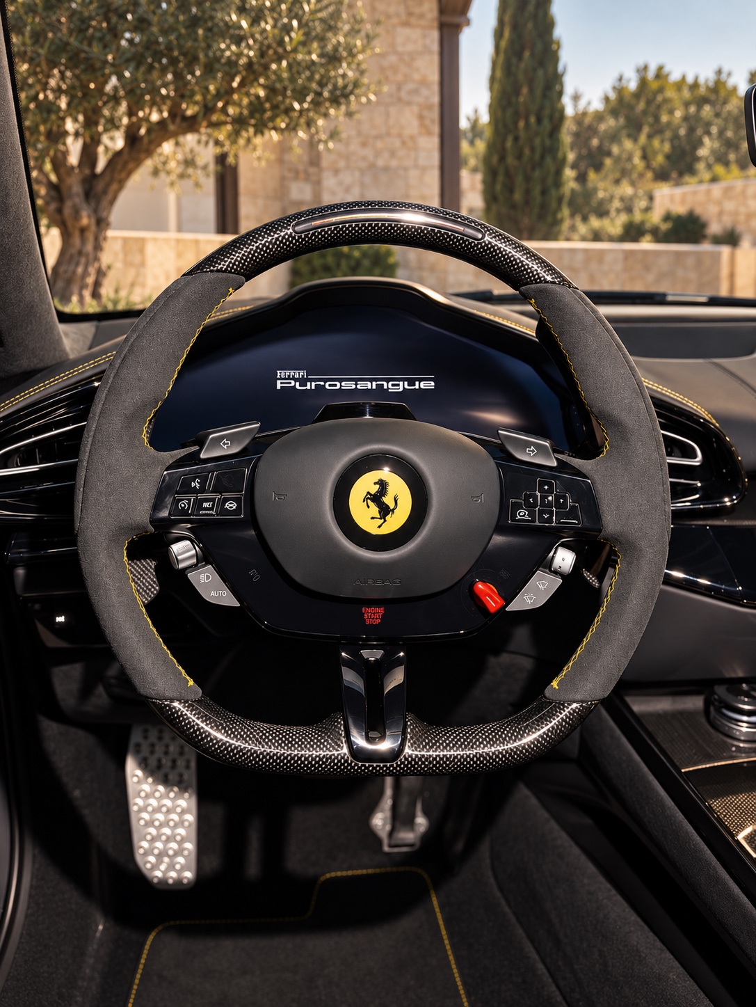 Alcantara- und Carbonlenkrad eines Ferrari Purosangue